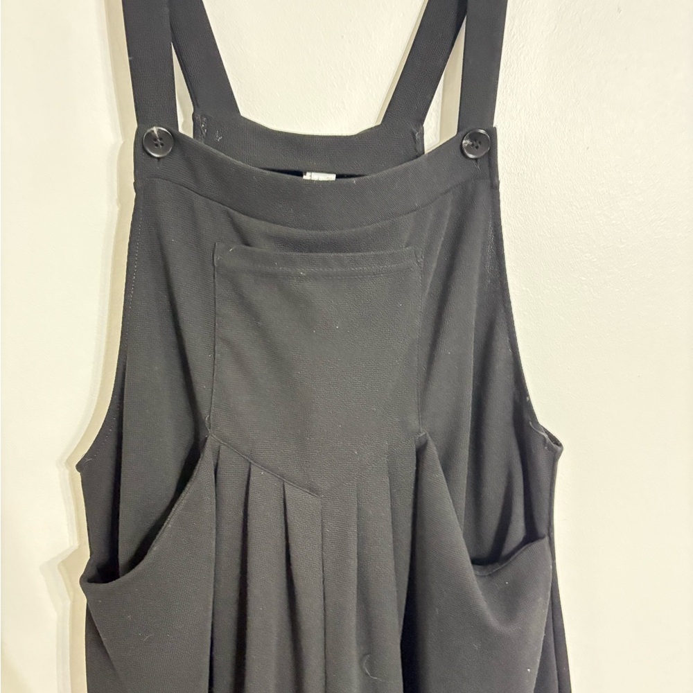 Halara Black Adjustable Strap Button Multiple Poc… - image 4